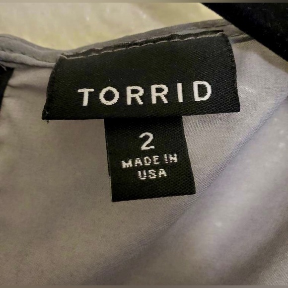 Torrid Sheer Ombré Grey to Black Blouse: Back Button up - Picture 3 of 4